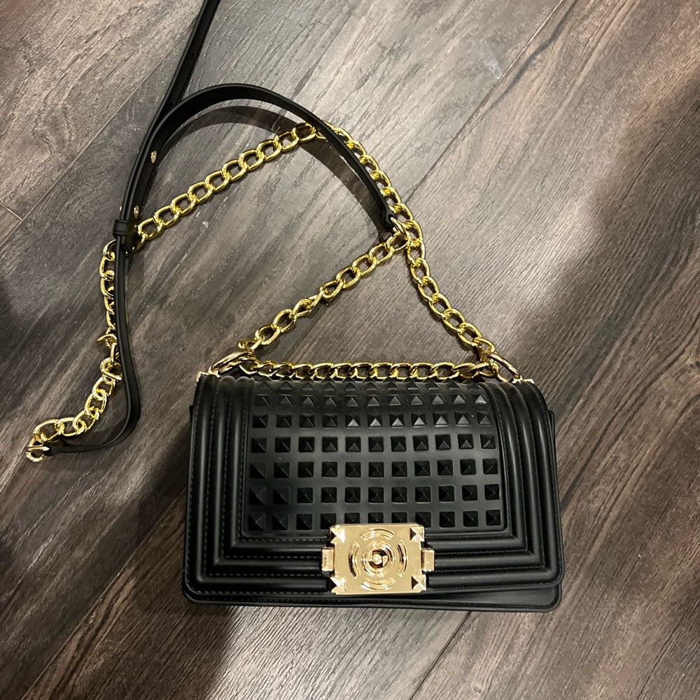 black crossbody bag